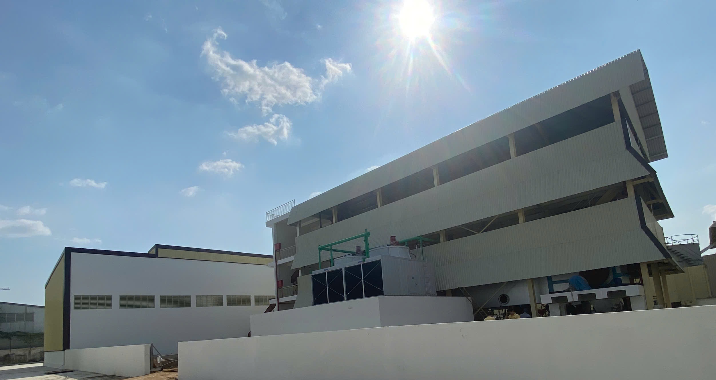 NHÀ MÁY CHIẾT XUẤT